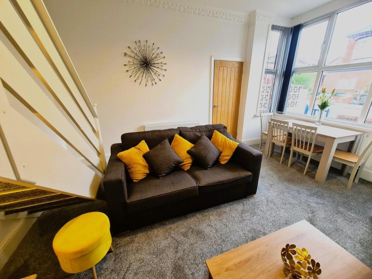Tower Views 2 Bedroom House With Private Parking Blackpool Exterior foto